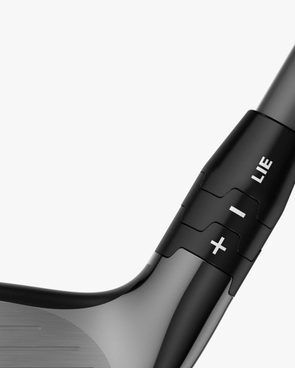 Close-up of a Callaway Elyte hybrid hosel at the same angle, showing a plus sign, a minus sign and the word LIE printed on the adapter, with no numbers or letters like D or S.